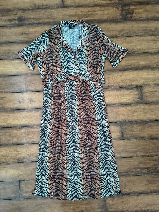 Dressed in LALA Dresses & Skirts - LALA Tiger Print 2-Piece Matching Skirt Set Size L Button Front Maxi